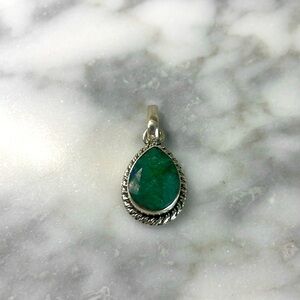 Natural emerald 925 sterling silver pendant